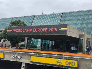 Η κύρια είσοδος του WordCamp Europe 2018 στο Sava Centar